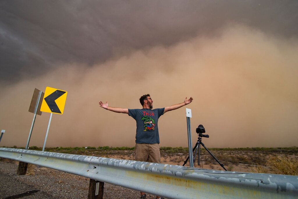 Mike Olbinski in front of sand cloud